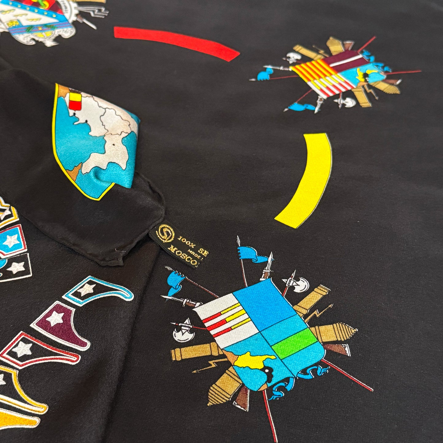 Mosconi Como Vintage zijden sjaal met grafisch en heraldisch dessin